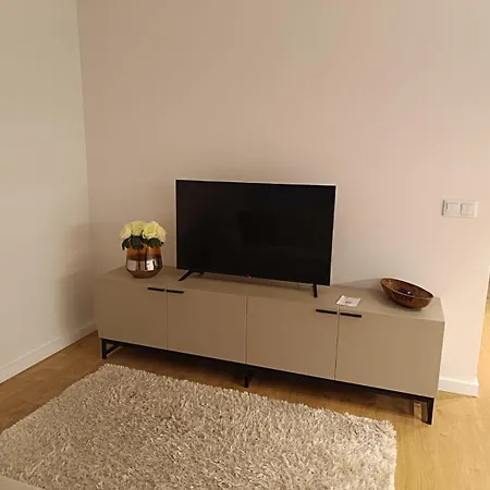 Apartment 3 M's *