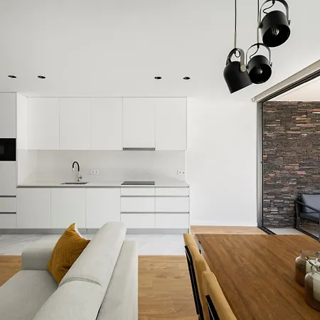 3 M's Apartment *