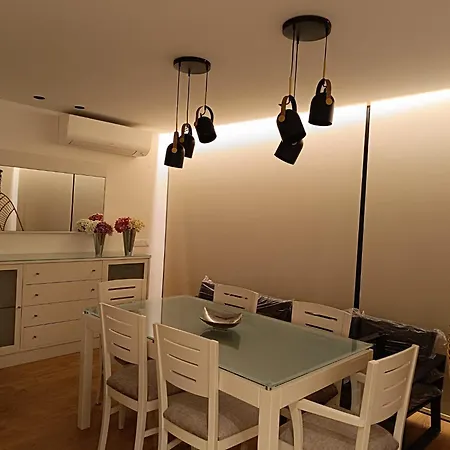 Apartment 3 M's *